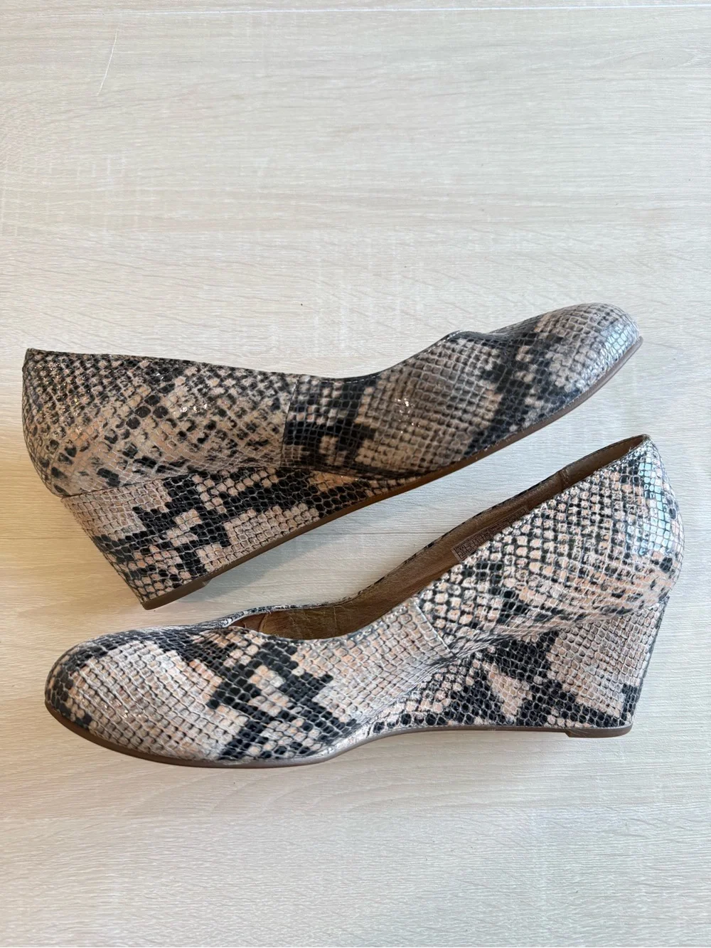 Vionic Antonia Snake Print Wedge Pumps Women’s Size 10 Orthotic Comfort